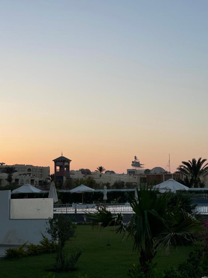 Apartment احلامك علي البحر *